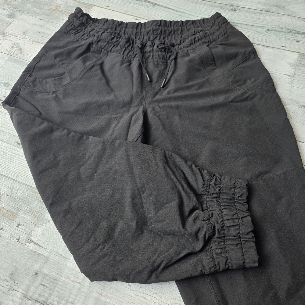 MEC Capri Black Cropped Pants Womens Size 4 - Picture 5 of 13